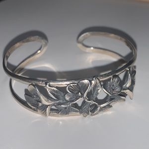 Orit Schatzman 925 Silver flower bracelet